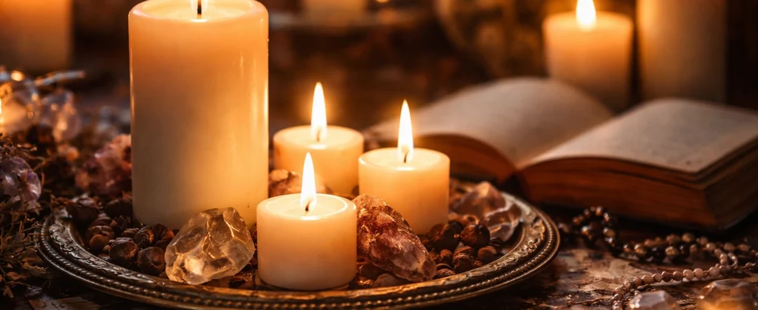 Sonhar com velas acesas pode ser um sinal forte de proteção, alerta espiritual e mudanças importantes que você precisa entender agora