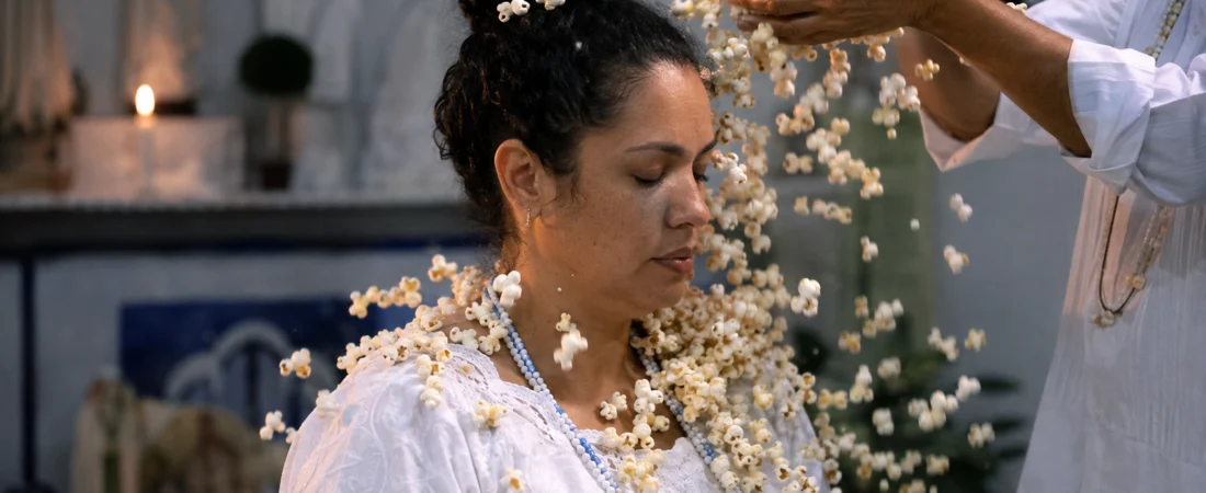 Banho de pipoca na Umbanda: entenda para que serve, seu significado e os cuidados com esse ritual