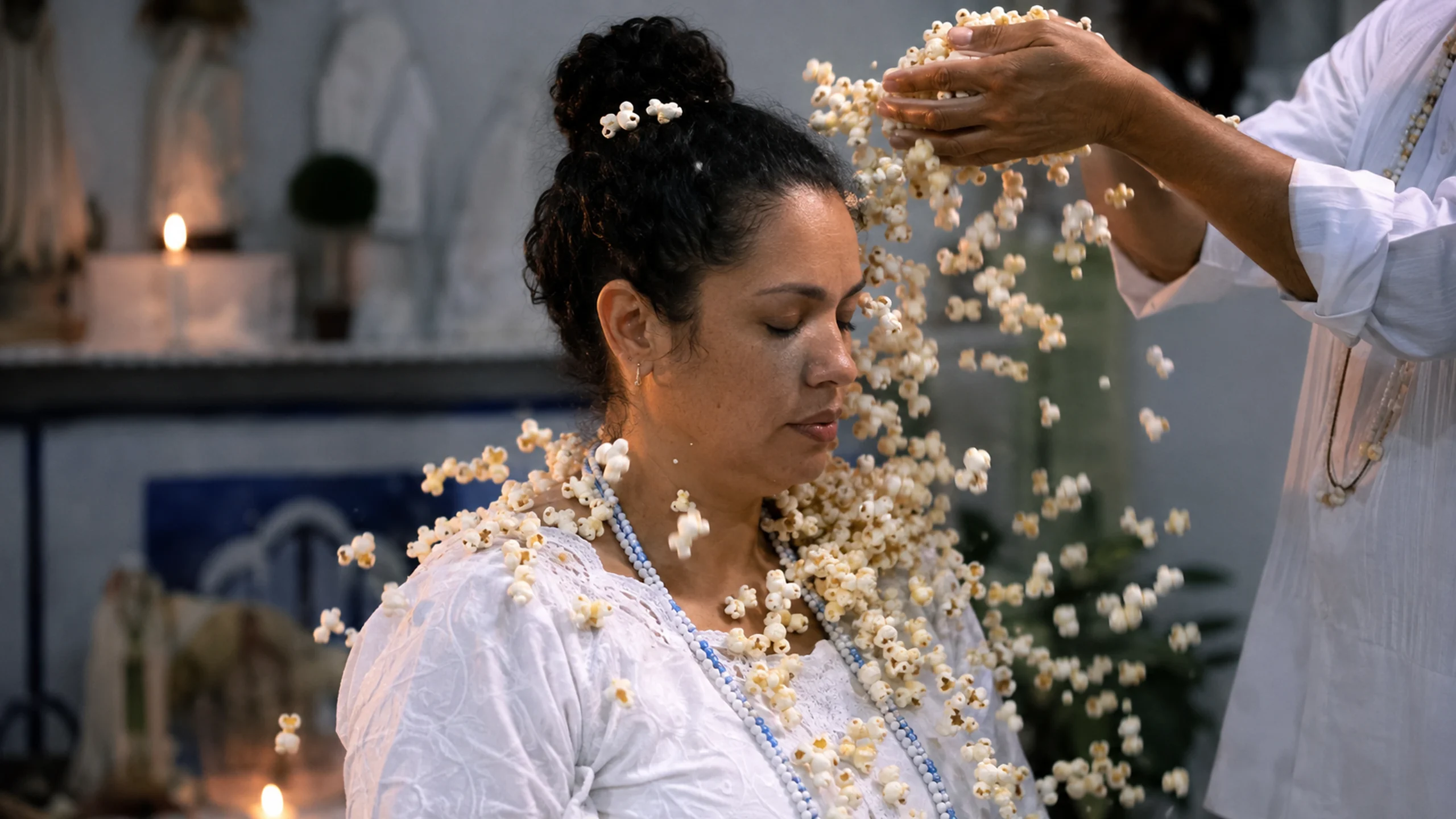 Banho de pipoca na Umbanda: entenda para que serve, seu significado e os cuidados com esse ritual